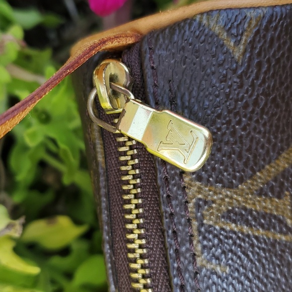 LOUIS VUITTON MONO MINI PAPILLON - Picture 4 of 15